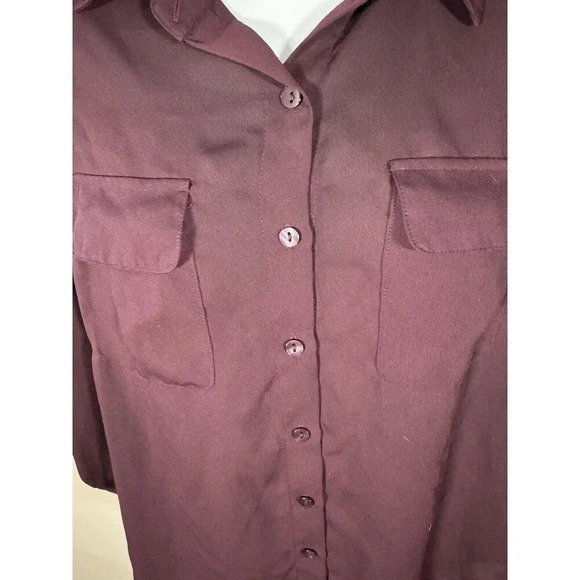 Pre-Owned Fortune & Ivy Maroon  Size Medium Blouse Collared Button Down Roll Tab - Picture 2 of 6